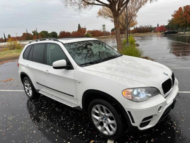 Белый БМВ Х5, объемом двигателя 3 л и пробегом 84 тыс. км за 3000 $, фото 1 на Automoto.ua