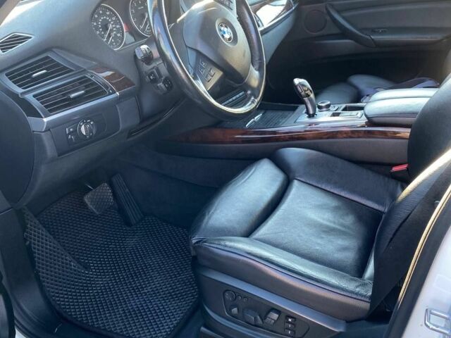 Белый БМВ Х5, объемом двигателя 3 л и пробегом 140 тыс. км за 12999 $, фото 1 на Automoto.ua