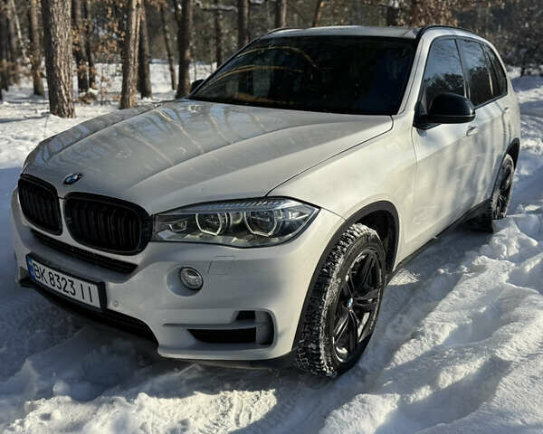 Белый БМВ Х5, объемом двигателя 3 л и пробегом 238 тыс. км за 28800 $, фото 1 на Automoto.ua