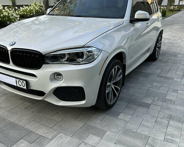 Белый БМВ Х5, объемом двигателя 3 л и пробегом 94 тыс. км за 25555 $, фото 1 на Automoto.ua