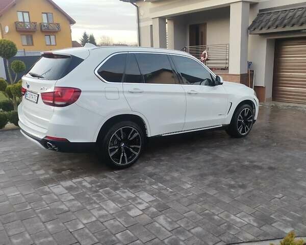 Белый БМВ Х5, объемом двигателя 3 л и пробегом 238 тыс. км за 28300 $, фото 1 на Automoto.ua