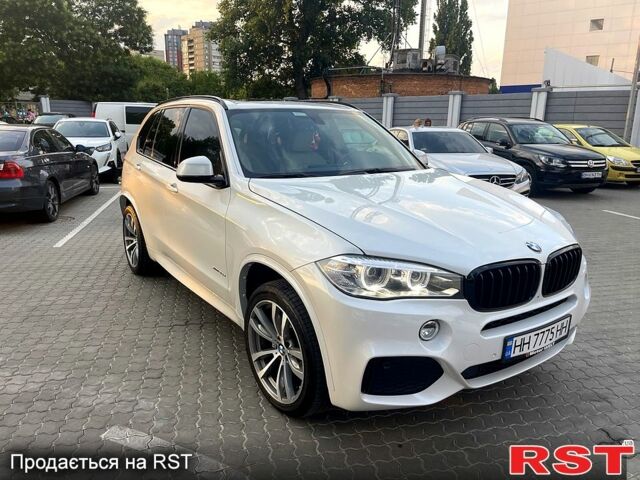 Белый БМВ Х5, объемом двигателя 3 л и пробегом 270 тыс. км за 27999 $, фото 1 на Automoto.ua