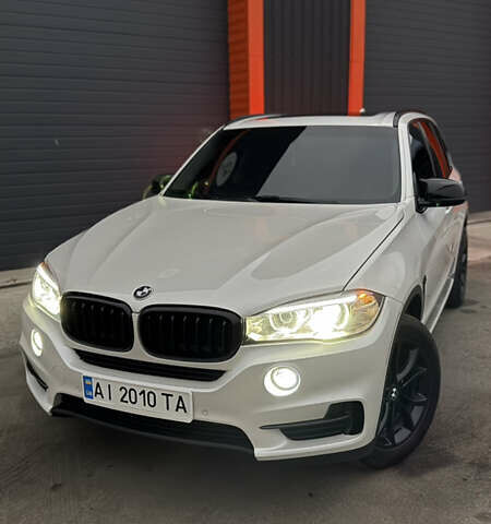 Белый БМВ Х5, объемом двигателя 3 л и пробегом 225 тыс. км за 28999 $, фото 1 на Automoto.ua