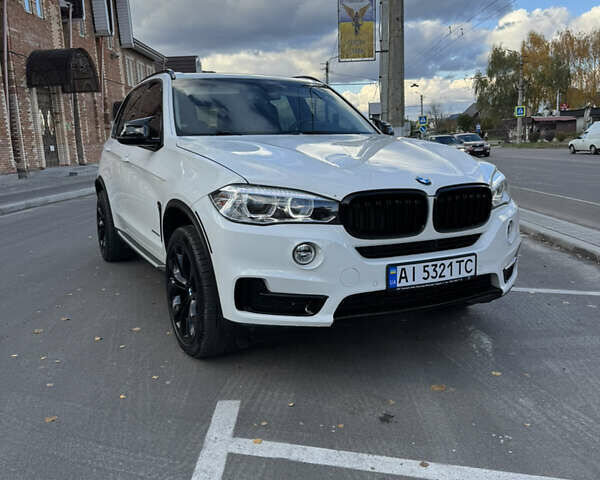 Белый БМВ Х5, объемом двигателя 2.99 л и пробегом 142 тыс. км за 34377 $, фото 1 на Automoto.ua
