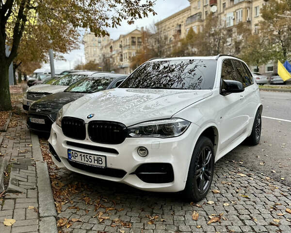 Белый БМВ Х5, объемом двигателя 3 л и пробегом 263 тыс. км за 35900 $, фото 1 на Automoto.ua