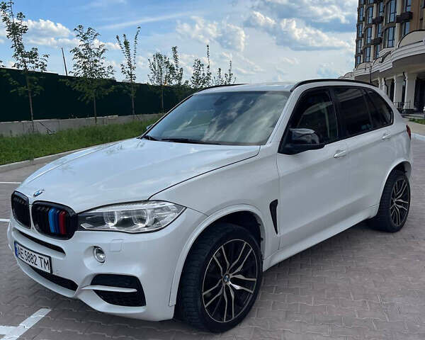 Білий БМВ Х5, об'ємом двигуна 2.98 л та пробігом 160 тис. км за 25000 $, фото 1 на Automoto.ua