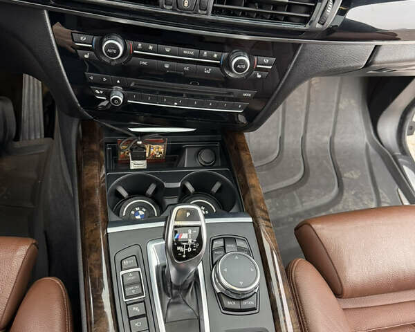 Белый БМВ Х5, объемом двигателя 2.99 л и пробегом 210 тыс. км за 35000 $, фото 1 на Automoto.ua