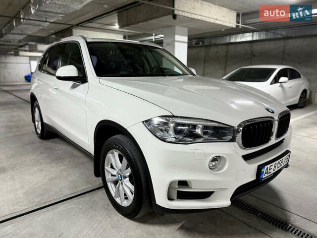 БМВ Х5 2015 в Днепре (Днепропетровске) на Automoto.ua Белый БМВ Х5, объемом двигателя 2 л и пробегом 159 тыс. км за 24800 $, фото 1 на Automoto.ua