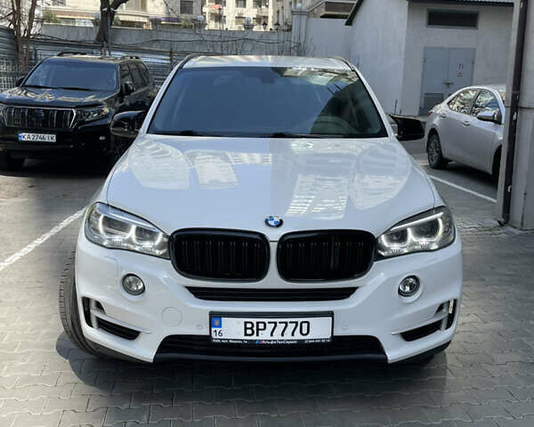 Белый БМВ Х5, объемом двигателя 3 л и пробегом 255 тыс. км за 36000 $, фото 1 на Automoto.ua