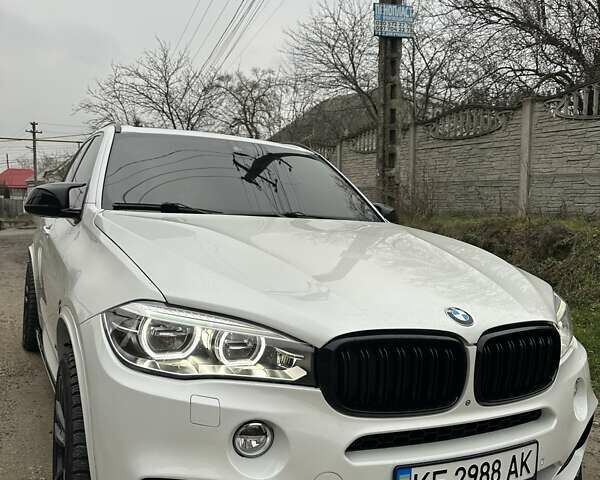 Белый БМВ Х5, объемом двигателя 3 л и пробегом 107 тыс. км за 27000 $, фото 1 на Automoto.ua