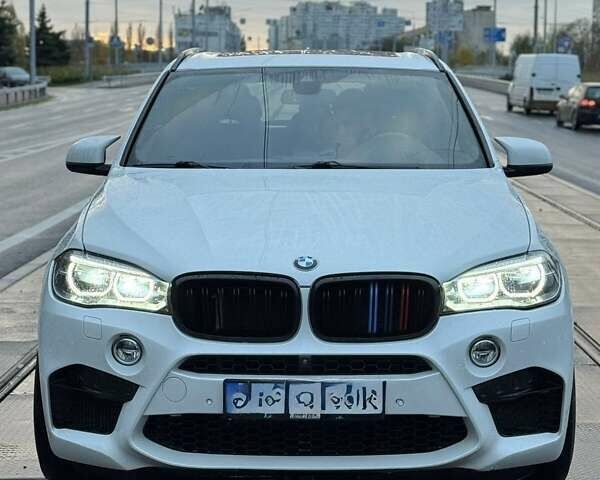 Белый БМВ Х5, объемом двигателя 4.39 л и пробегом 200 тыс. км за 49999 $, фото 1 на Automoto.ua
