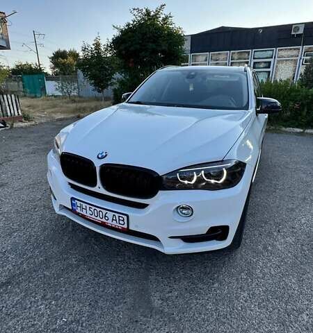 Белый БМВ Х5, объемом двигателя 2 л и пробегом 206 тыс. км за 26999 $, фото 1 на Automoto.ua
