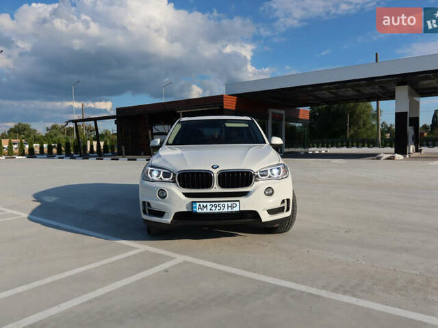 Белый БМВ Х5, объемом двигателя 2 л и пробегом 168 тыс. км за 29999 $, фото 1 на Automoto.ua