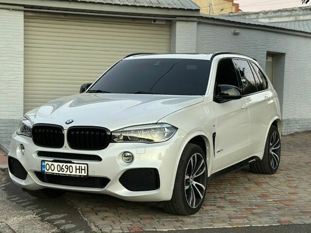 Белый БМВ Х5, объемом двигателя 2.99 л и пробегом 150 тыс. км за 37900 $, фото 1 на Automoto.ua