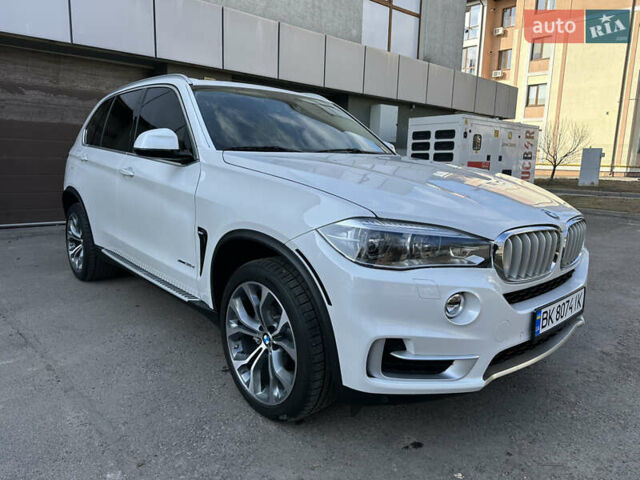 Белый БМВ Х5, объемом двигателя 3 л и пробегом 211 тыс. км за 28999 $, фото 1 на Automoto.ua