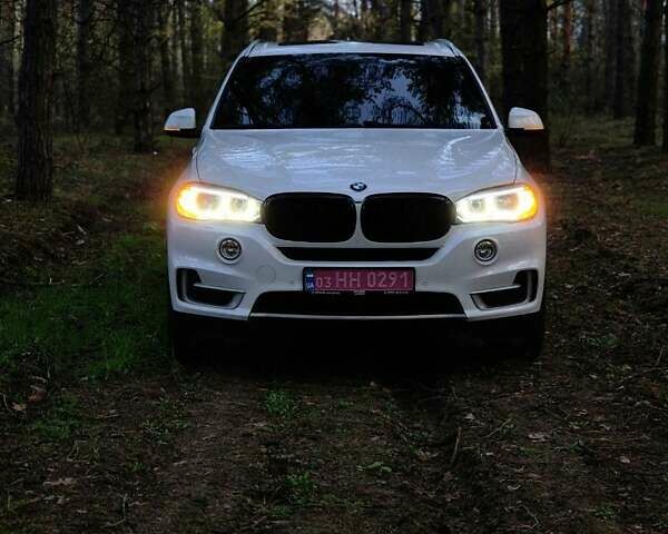 Белый БМВ Х5, объемом двигателя 3 л и пробегом 205 тыс. км за 25000 $, фото 1 на Automoto.ua