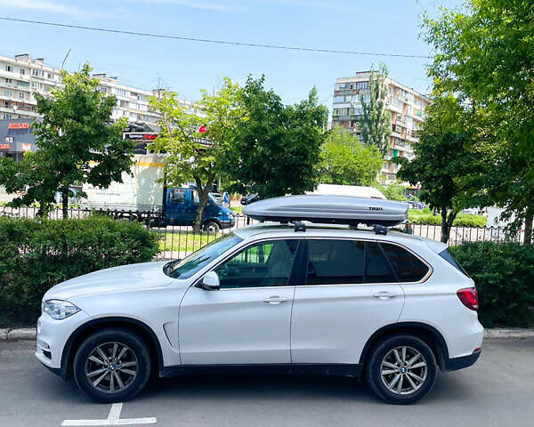 Белый БМВ Х5, объемом двигателя 2 л и пробегом 110 тыс. км за 37249 $, фото 1 на Automoto.ua