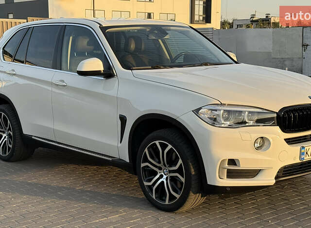 Белый БМВ Х5, объемом двигателя 2 л и пробегом 211 тыс. км за 24990 $, фото 1 на Automoto.ua