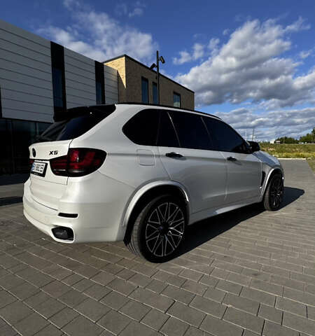 Белый БМВ Х5, объемом двигателя 2.98 л и пробегом 148 тыс. км за 27000 $, фото 1 на Automoto.ua