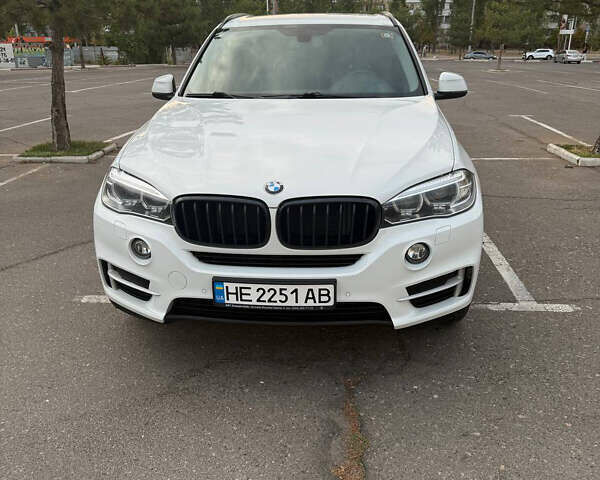 Білий БМВ Х5, об'ємом двигуна 2 л та пробігом 270 тис. км за 30000 $, фото 1 на Automoto.ua