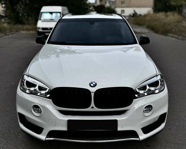 Белый БМВ Х5, объемом двигателя 2.98 л и пробегом 142 тыс. км за 25000 $, фото 1 на Automoto.ua