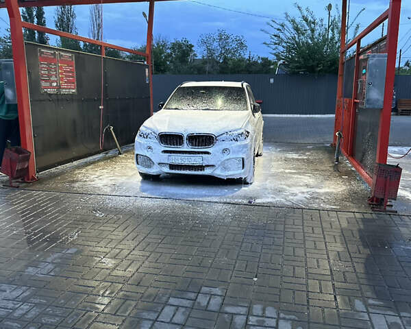 Белый БМВ Х5, объемом двигателя 2 л и пробегом 80 тыс. км за 48000 $, фото 1 на Automoto.ua