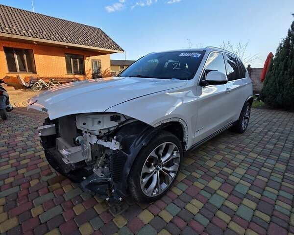 Белый БМВ Х5, объемом двигателя 3 л и пробегом 108 тыс. км за 32000 $, фото 1 на Automoto.ua