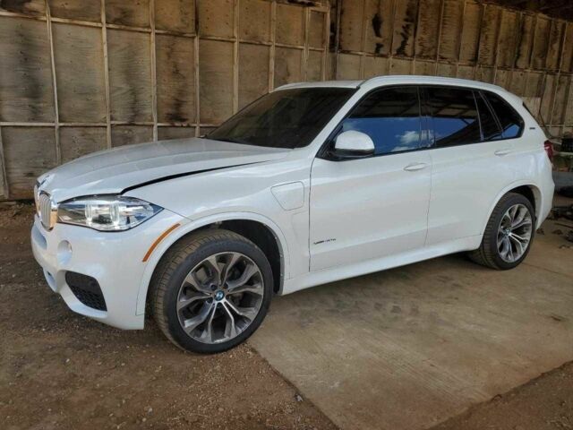 Белый БМВ Х5, объемом двигателя 2 л и пробегом 60 тыс. км за 10000 $, фото 1 на Automoto.ua
