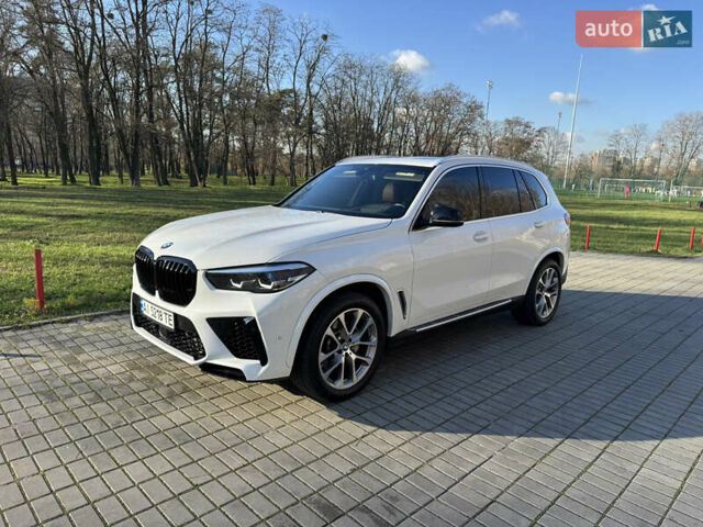 Белый БМВ Х5, объемом двигателя 3 л и пробегом 104 тыс. км за 47500 $, фото 1 на Automoto.ua