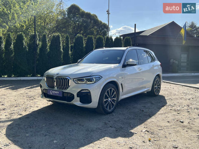 Белый БМВ Х5, объемом двигателя 3 л и пробегом 104 тыс. км за 53500 $, фото 1 на Automoto.ua