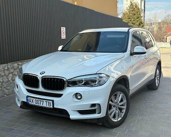 Белый БМВ Х5, объемом двигателя 2 л и пробегом 63 тыс. км за 34900 $, фото 1 на Automoto.ua