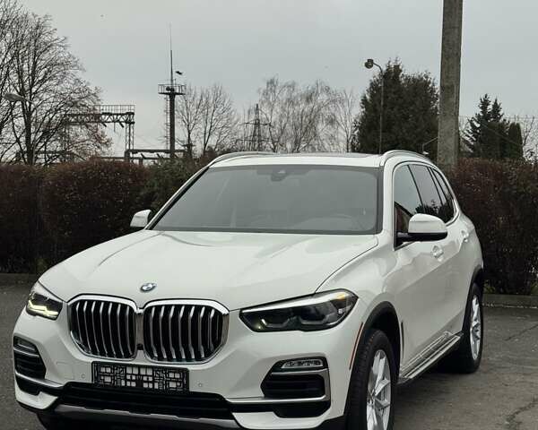 Белый БМВ Х5, объемом двигателя 3 л и пробегом 121 тыс. км за 46900 $, фото 1 на Automoto.ua