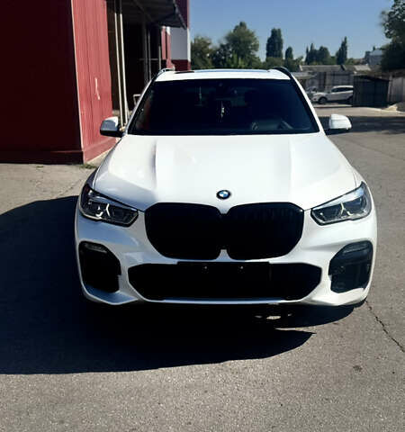 Белый БМВ Х5, объемом двигателя 3 л и пробегом 132 тыс. км за 50000 $, фото 1 на Automoto.ua