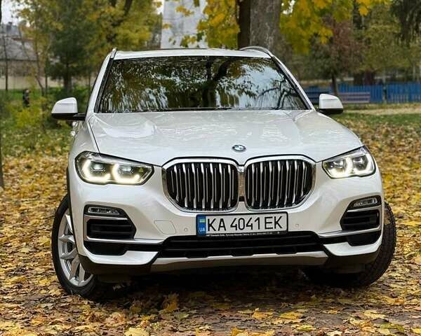 Белый БМВ Х5, объемом двигателя 3 л и пробегом 88 тыс. км за 50000 $, фото 1 на Automoto.ua