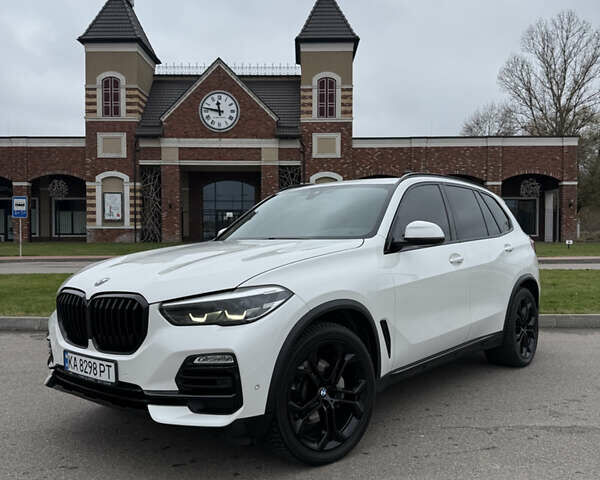 Белый БМВ Х5, объемом двигателя 3 л и пробегом 125 тыс. км за 46800 $, фото 1 на Automoto.ua