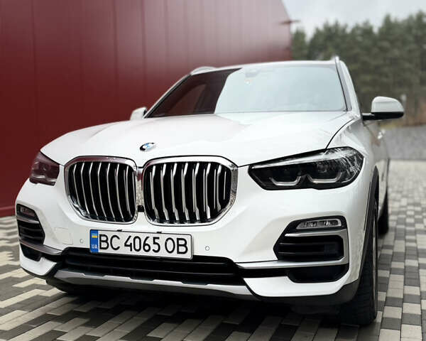 Белый БМВ Х5, объемом двигателя 3 л и пробегом 134 тыс. км за 50500 $, фото 1 на Automoto.ua