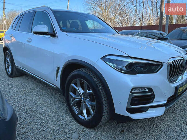 Белый БМВ Х5, объемом двигателя 3 л и пробегом 51 тыс. км за 72000 $, фото 1 на Automoto.ua