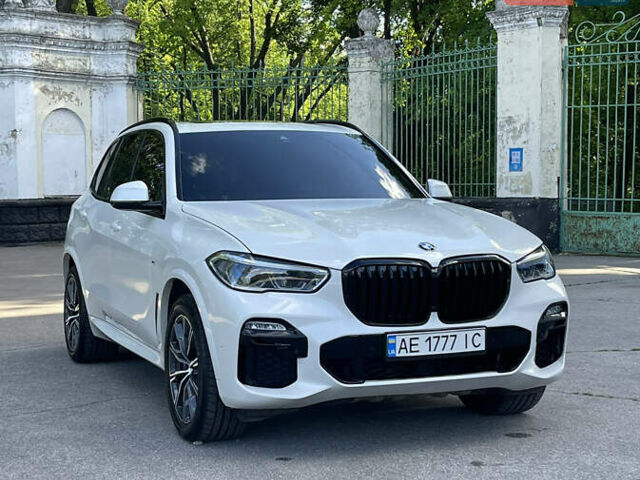 Белый БМВ Х5, объемом двигателя 3 л и пробегом 162 тыс. км за 59000 $, фото 1 на Automoto.ua