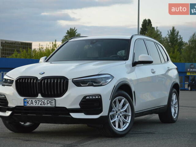 Белый БМВ Х5, объемом двигателя 3 л и пробегом 117 тыс. км за 61999 $, фото 1 на Automoto.ua