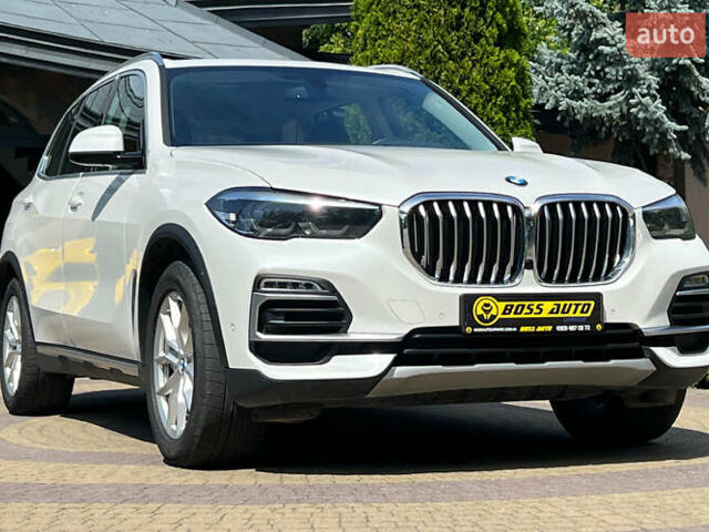 Белый БМВ Х5, объемом двигателя 2 л и пробегом 84 тыс. км за 52500 $, фото 1 на Automoto.ua