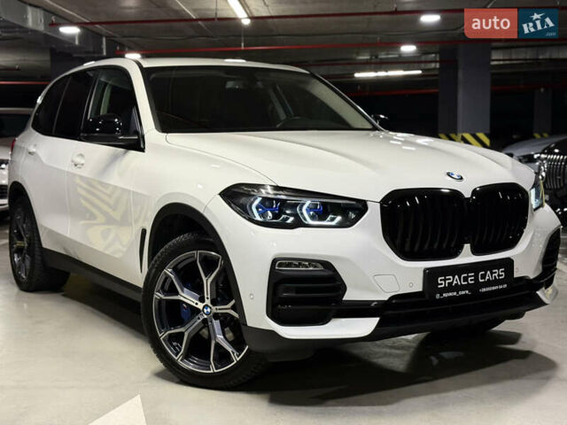 Білий БМВ Х5, об'ємом двигуна 2 л та пробігом 68 тис. км за 54500 $, фото 1 на Automoto.ua