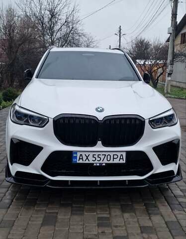 Белый БМВ Х5, объемом двигателя 3 л и пробегом 89 тыс. км за 82000 $, фото 1 на Automoto.ua