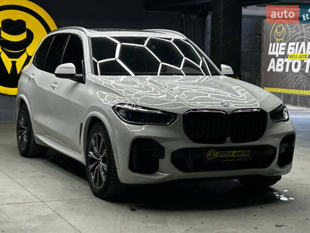 Белый БМВ Х5, объемом двигателя 3 л и пробегом 17 тыс. км за 68000 $, фото 1 на Automoto.ua