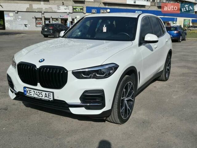 Белый БМВ Х5, объемом двигателя 2 л и пробегом 21 тыс. км за 59000 $, фото 1 на Automoto.ua