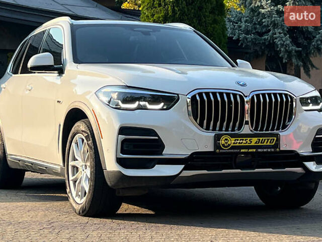 Белый БМВ Х5, объемом двигателя 3 л и пробегом 43 тыс. км за 67500 $, фото 1 на Automoto.ua