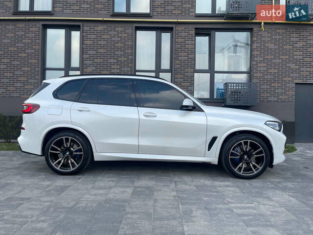 Білий БМВ Х5, об'ємом двигуна 3 л та пробігом 15 тис. км за 68100 $, фото 1 на Automoto.ua