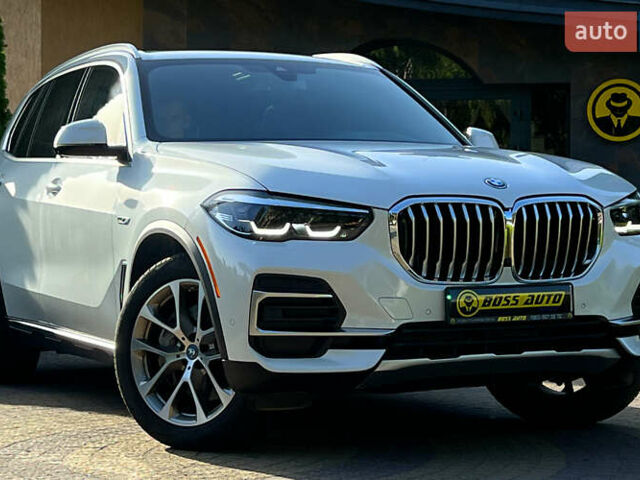 Белый БМВ Х5, объемом двигателя 3 л и пробегом 30 тыс. км за 73500 $, фото 1 на Automoto.ua