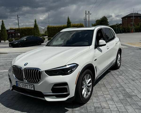 Белый БМВ Х5, объемом двигателя 3 л и пробегом 43 тыс. км за 66000 $, фото 1 на Automoto.ua