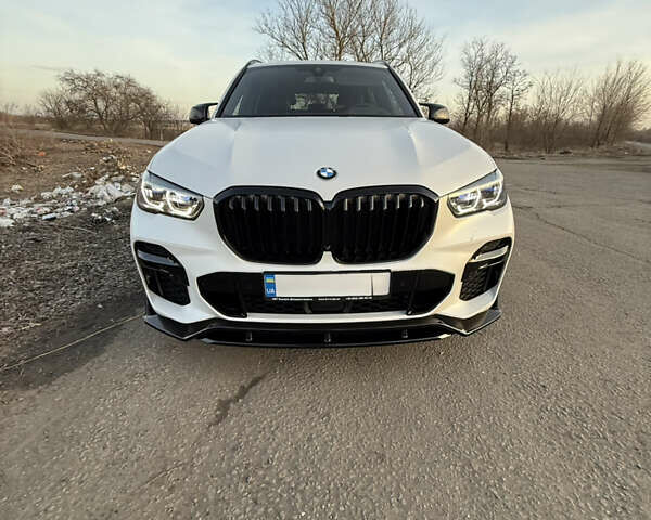 Белый БМВ Х5, объемом двигателя 2.99 л и пробегом 25 тыс. км за 81500 $, фото 1 на Automoto.ua