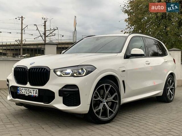 Белый БМВ Х5, объемом двигателя 3 л и пробегом 38 тыс. км за 76000 $, фото 1 на Automoto.ua
